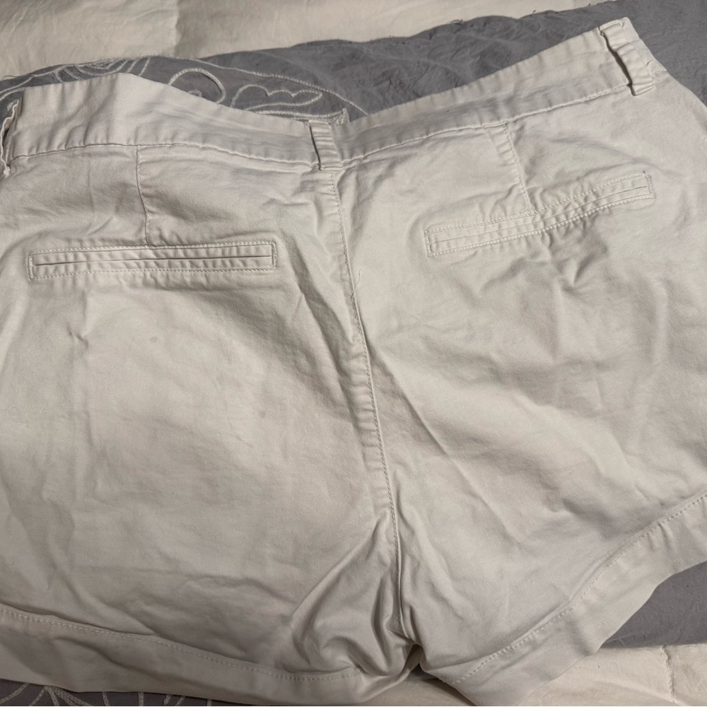 Old Navy Everyday chino Short - Picture 3 of 3
